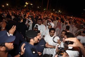 لقطة تظهر اعمال العنف الاخيرة تجاه مجلس الامة