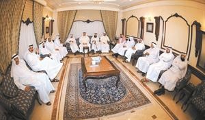 نواب المعارضة اثناء اجتماعهم في ديوان المطير امس			هاني الشمري﻿