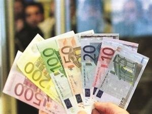 ارتفاع سعر صرف اليورو امام الدولار