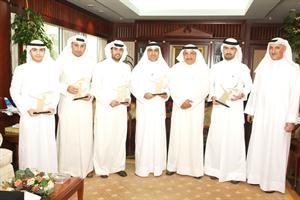 يوسف الحميدي مع عادل الغريب وعادل بورسلي وفريق الكويتية﻿