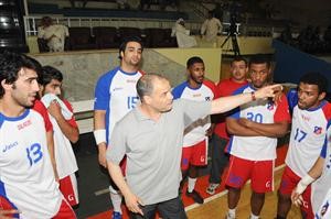 المدرب الجزائري صالح بوشكريو مع فريق الكويت