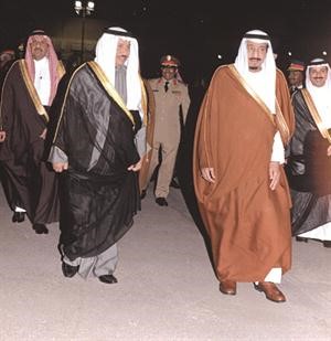 سمو الامير سلمان بن عبدالعزيز مع الشيخ جابر المبارك﻿