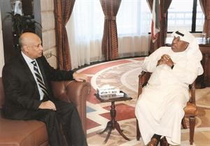 الشيخ علي العبدالله لدى استقباله السفير عبدالكريم سليمان﻿