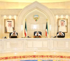 سمو الشيخ ناصر المحمد مترئسا الاجتماع بحضور الشيخ جابر المبارك والشيخ احمد الحمود
