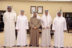 الرئيس جاسم الخرافي اثناء استقباله رئيس مجلس الادارة والرئيس التنفيذي للشركة الكويتية للاستثمار بدر ناصر السبيعي واعضاء مجلس الادارة﻿