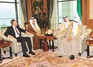 صاحب السمو الامير الشيخ صباح الاحمد مستقبلا توني بلير﻿