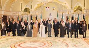 صاحب السمو الامير الشيخ صباح الاحمد وسمو ولي العهد الشيخ نواف الاحمد وسمو رئيس الوزراء الشيخ ناصر المحمد والشيخ صباح الخالد والان جوبيه مع رؤساء الوفود ﻿
