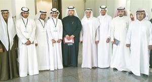 دبدر الخليفة وعدد من المشاركين في اليوم التوعوي لكلية القانون الكويتية العالمية
