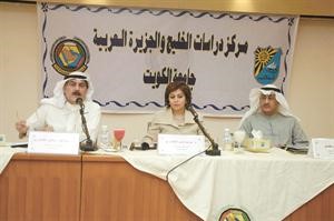 دعبدالله الكندري وعيسى رمضان اثناء المحاضرة سعود سالم
