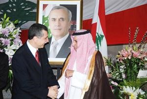 السفير دعبدالعزيز الفايز مهنئا دبسام النعماني	كرم ذياب﻿