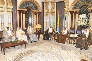 صاحب السمو الامير لدى استقباله رئيس واعضاء المجلس الاعلى للقضاء﻿