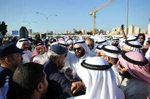 دفيصل المسلم يتفاوض مع القوات الخاصة ويبدو سالم النملان