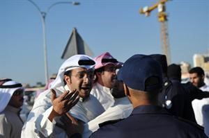 خالد الفضالة محتجا