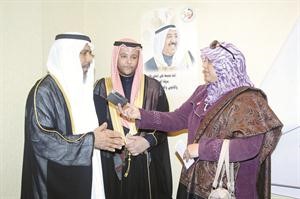 احمد الفارسي متحدثا للزميلة هناء السيد