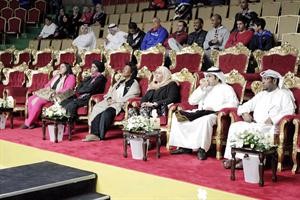 الشيخة نعيمة الاحمد والشيخة فادية السعد والشيخ اسامة الصباح يتوسطون الحضور﻿