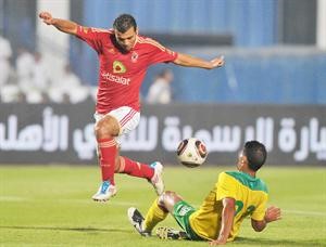 عماد متعب عاد لتدريبات الاهلي
