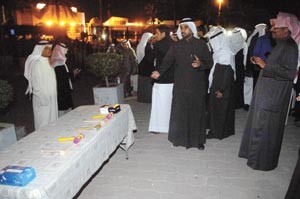 المعارضة تعرض مجموعة من المطارق تعويضا عن مطرقة الرئاسة
