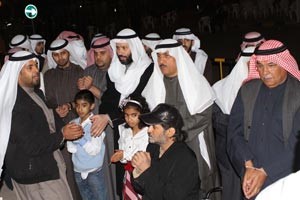 مسلم البراك ودفيصل المسلم ومحمد الجاسم يكبلون ايديهم تضامنا مع المحتجزين محمد ماهر