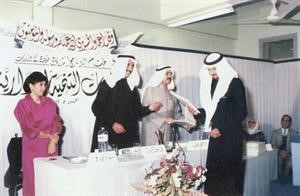 دحسن الابراهيم والمرحوم اعبدالله الرجيب وسعاد الرفاعي في حفل تكريم عام 1985
