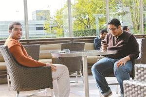من الطلبة المشاركين في المؤتمر﻿