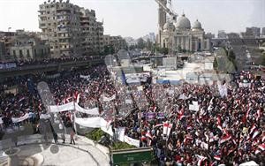 صورة منقولة عن موقع اليوم السابع لالاف تؤيد المجلس العسكري ﻿