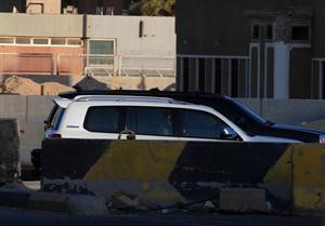 سيارات دفع رباعي تنقل جانبا من المتهمين	محمد ماهر﻿
