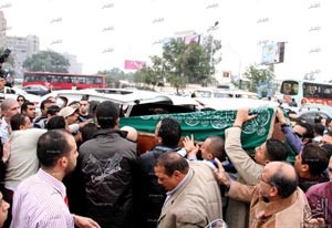 جثمان عامر منيب محمولا الى مثواه الاخير