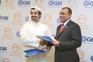 النقيب يتبادل عقود الاتفاقية مع مكي﻿