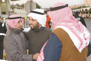 د احمد الذايدي يتلقى التهاني بعد الافراج عنه متين غوزال