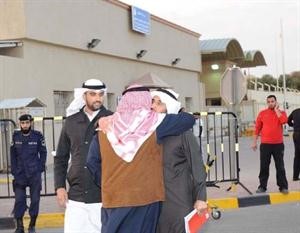 د احمد الذايدي يتلقى التهاني بعد الافراج عنه متين غوزال