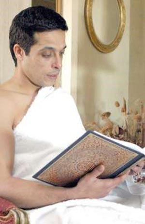 سر غياب زوجة وبنات عامر منيب عن جنازته 