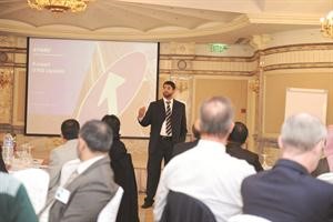 يوسف حسن يقدم شرحا حول المعايير الدولية	سعود سالم﻿