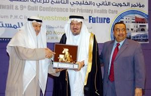 دابراهيم العبدالهادي مكرما دتوفيق خوجة بحضور دخالد السهلاوي
