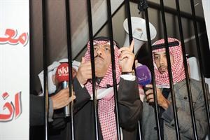 مسلم البراك مخاطبا الحضور على اسوار قصر العدل	محمد ماهر﻿