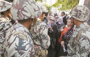 القوات كانت حاضرة بقوة في تامين اللجان الانتخابية افپ