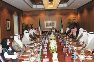 صاحب السمو الامير الشيخ صباح الاحمد مترئسا اجتماع مجلس الوزراء بحضور سمو ولي العهد والخرافي قبل قبول استقالة الحكومة