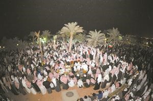 جانب من المتجمهرين في ساحة الارادة﻿