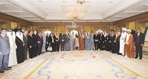 سمو ولي العهد الشيخ نواف الاحمد مستقبلا وزراء التربية والتعليم في الدول العربية ودول اميركا الجنوبية﻿