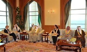 جانب من لقاء صاحب السمو مع الاميرة استريد بحضور الشيخ علي الجراح والشيخة امثال الاحمد ومحمد ابوالحسن واحمد فهد الفهد﻿