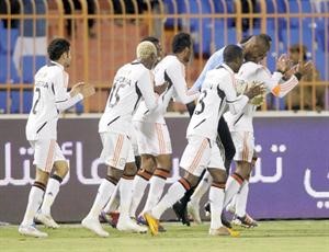 لاعبو الشباب ياملون تخطي عقبة الاتفاق﻿