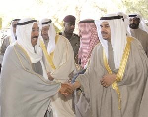 ترحيب بصاحب السمو لدى وصوله الى مقر الحفل﻿