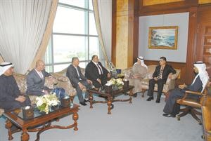 عبدالعزيز العدساني مستقبلا الوفد الاردني﻿