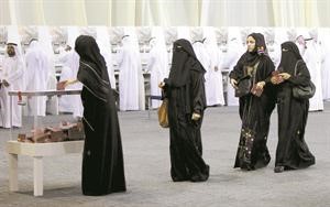 اماراتيات يدلين باصواتهن بالانتخابات الاخيرة للمجلس الوطني الاتحادي الاماراتي