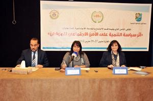 دملك الرشيد وابتسام القعود خلال المؤتمر الصحافي﻿