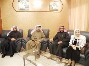 دحياة الحجي وداحمد الشريف ودعبدالهادي العجمي خلال اللقاء مع طلبة ملتقى افاق﻿