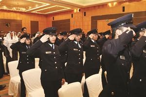 السلام الوطني قبل بدء مراسم الاحتفال