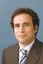 عمرو حمزاوي