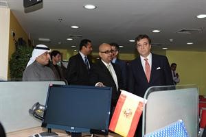 السفير الاسباني انخل لوسادا يتفقد مركز التاشيرات 	سعود سالم﻿