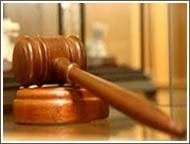 لبنانية ترفع قضية لفصلها من العمل بعد تهديدات زملائها المسلمين