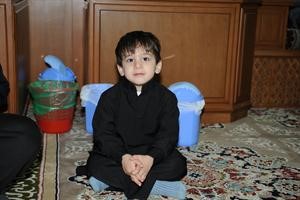 صغير جاء ليحيي مراسم عاشوراء
